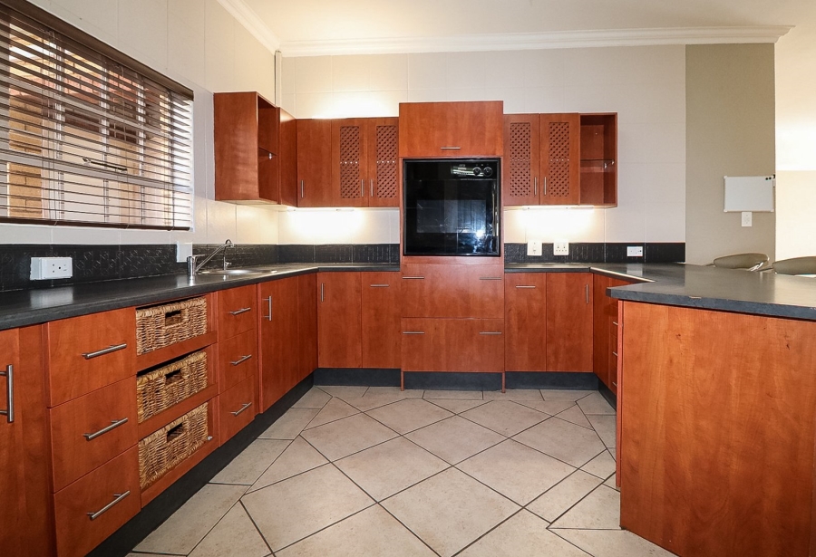 To Let 3 Bedroom Property for Rent in Flamwood North West